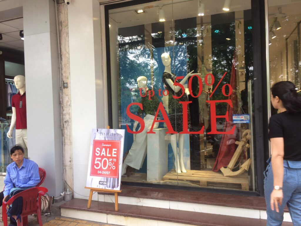 Cắt chữ decal dán kính - Chữ decal