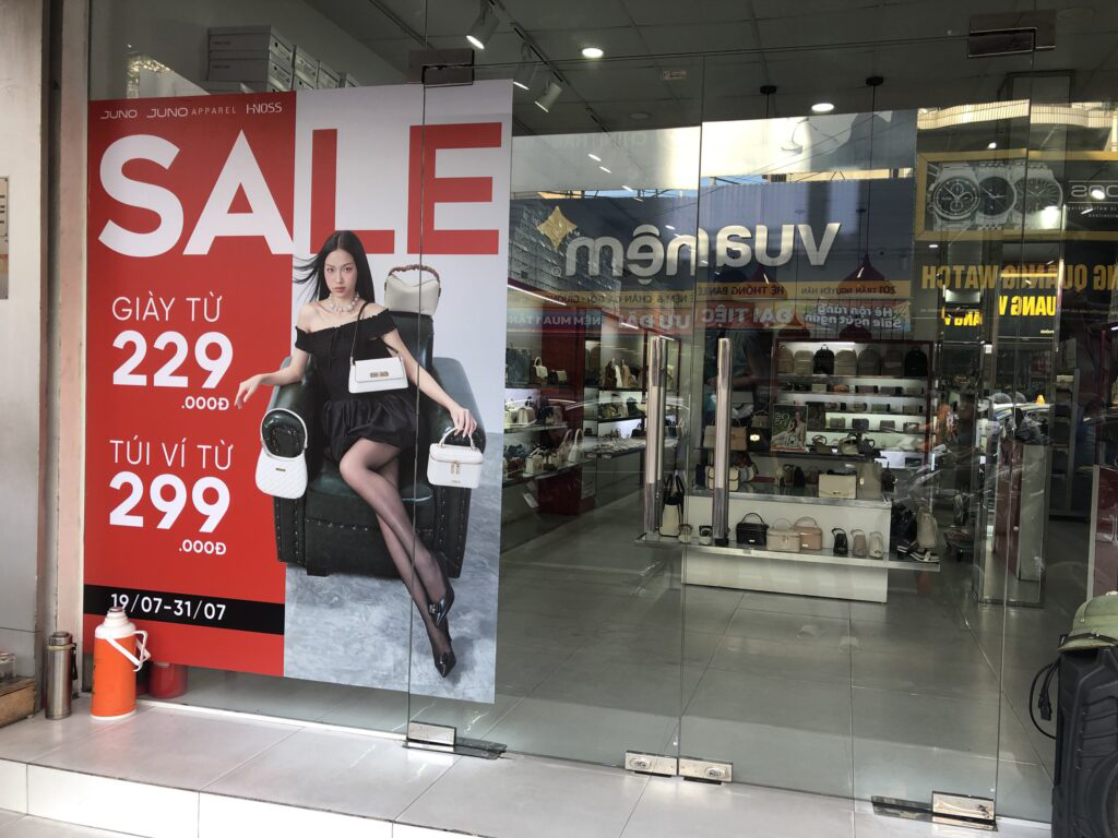 In decal dán kính - In Poster quảng cáo