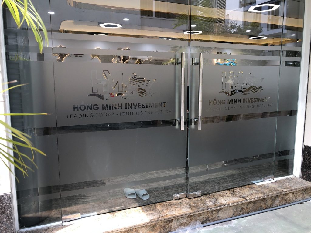 Decal mờ văn phòng - Decal logo mờ